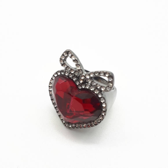 Red Heart statement ring - Picture 2 of 3